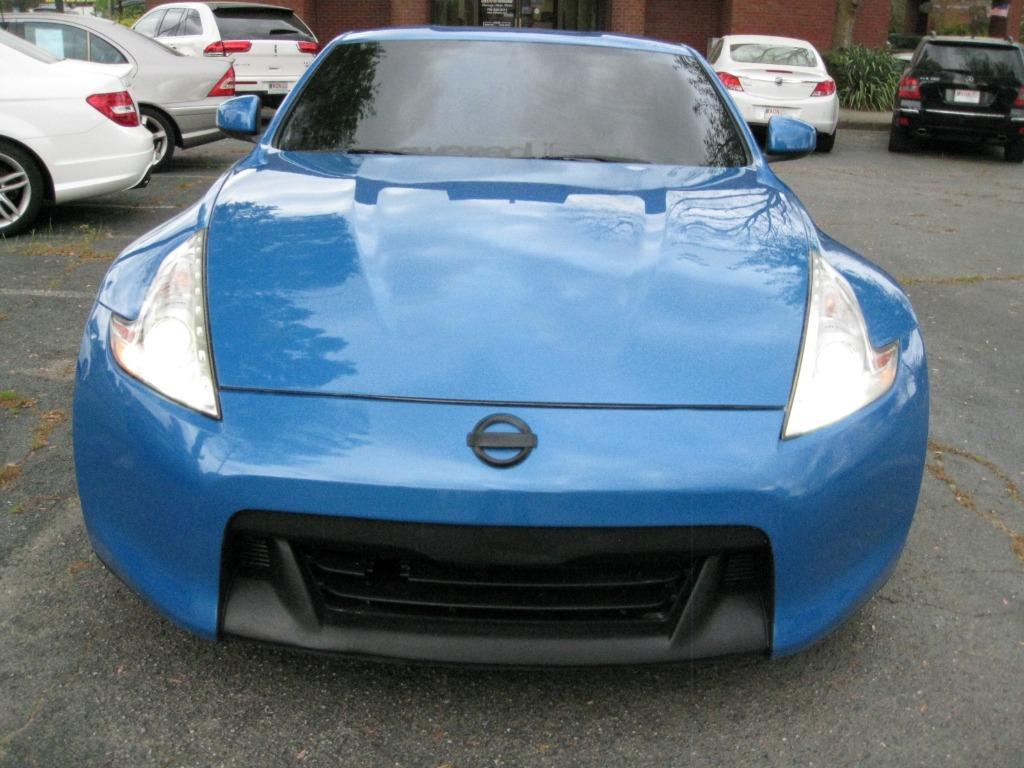 2009 Nissan 370Z Touring photo 2