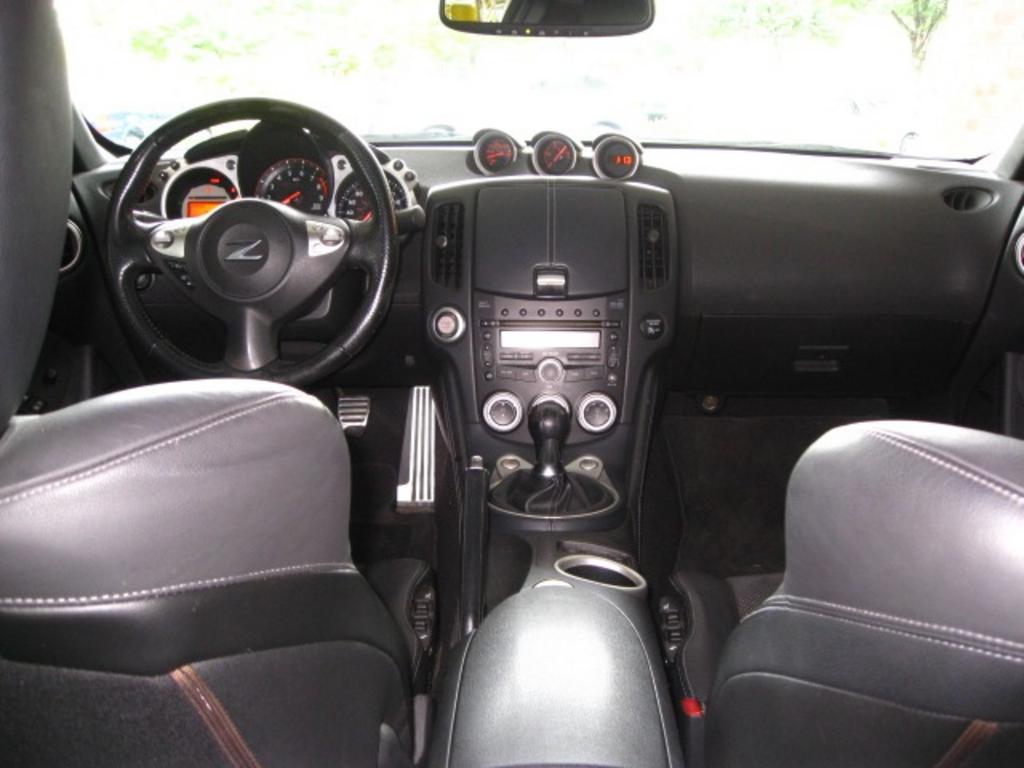 2009 Nissan 370Z Touring photo 10