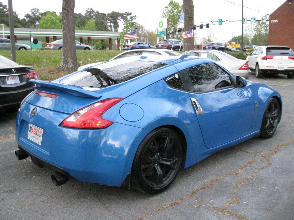 2009 Nissan 370Z Touring photo 3