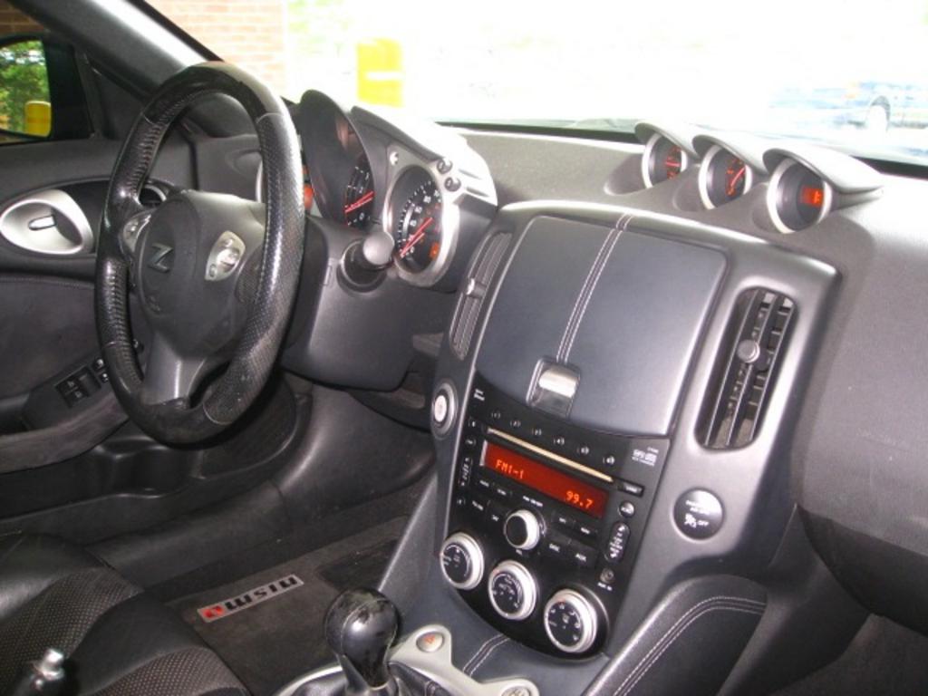 2009 Nissan 370Z Touring photo 6