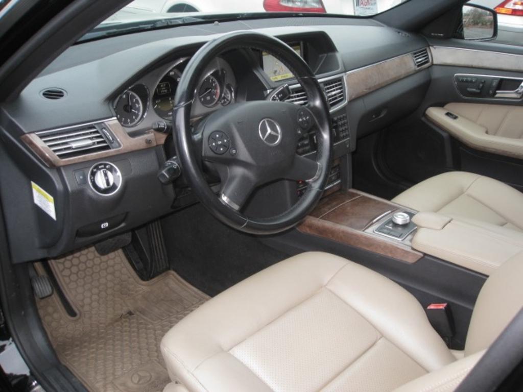 2011 Mercedes-Benz E-Class null photo 13