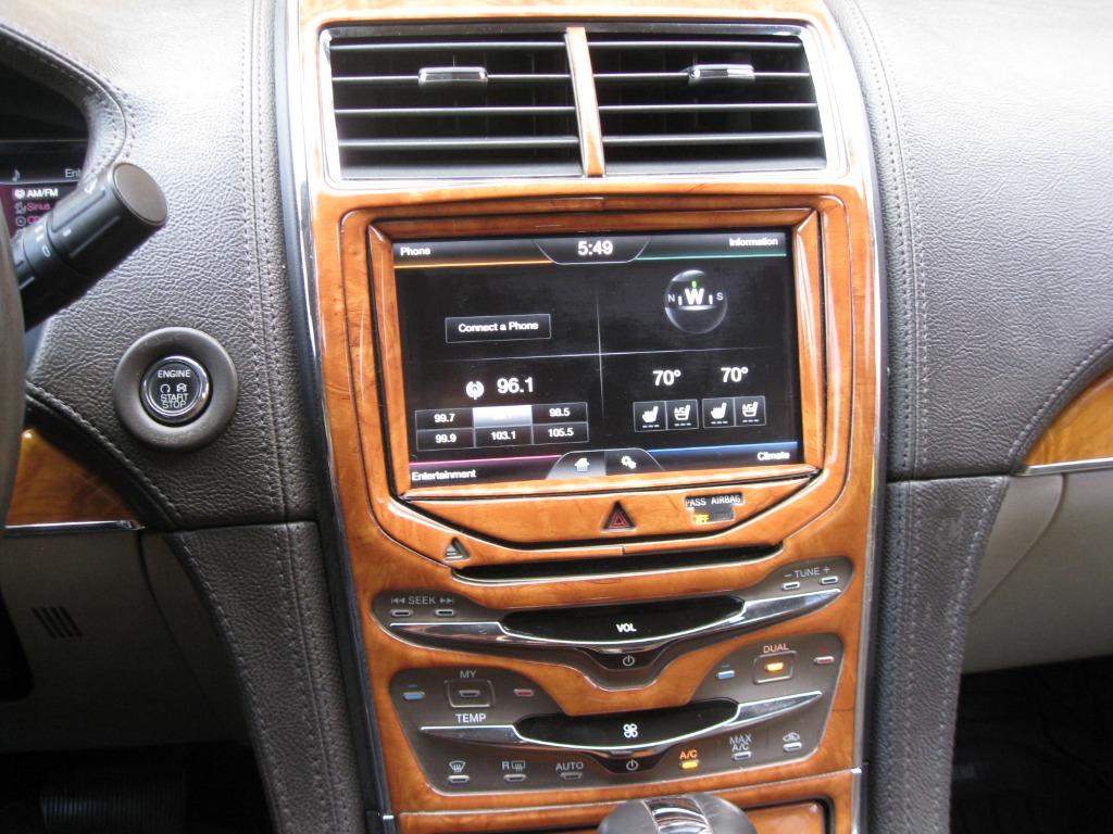 2011 Lincoln MKX Base photo 15