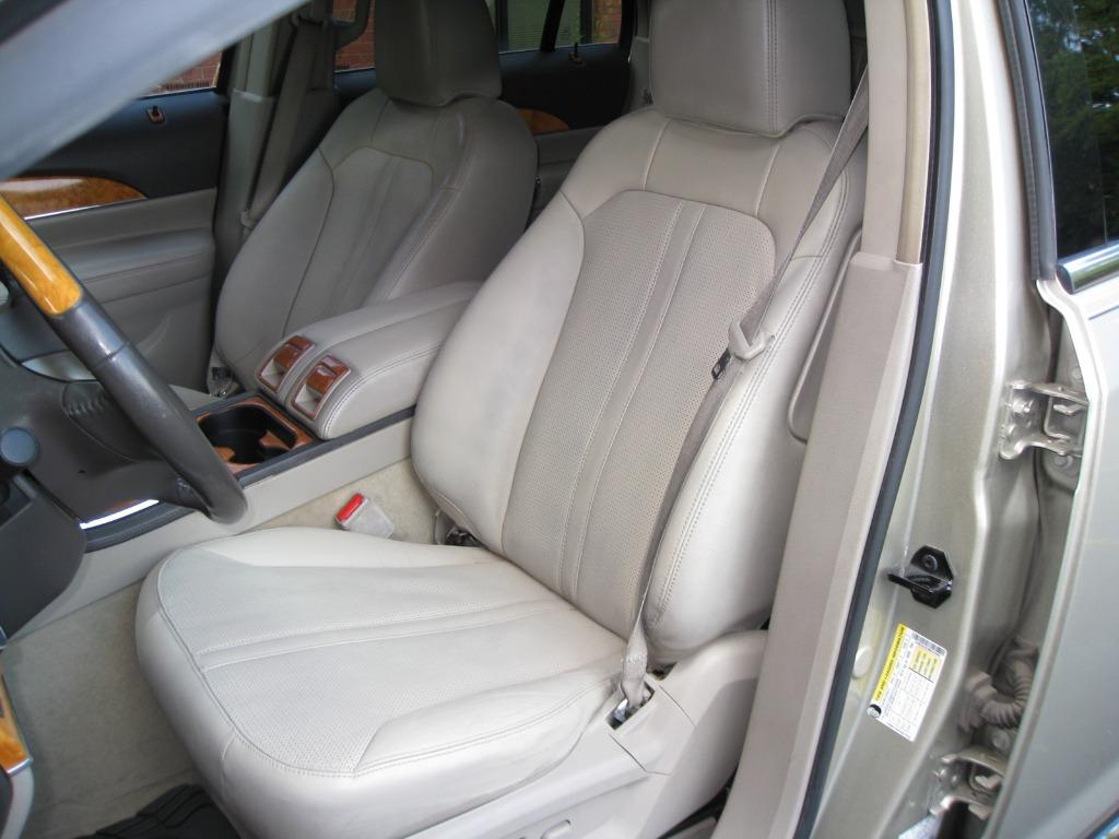 2011 Lincoln MKX Base photo 12