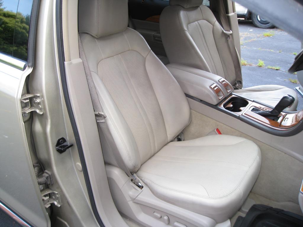 2011 Lincoln MKX Base photo 11