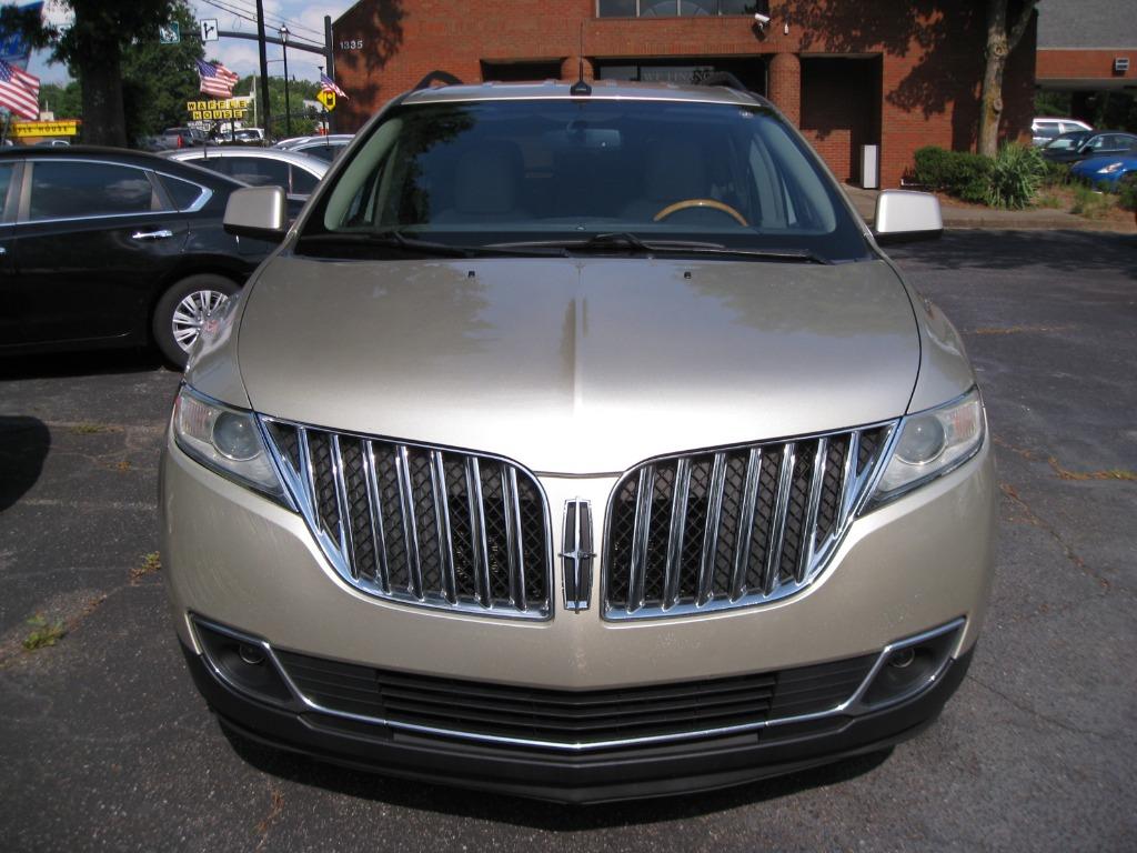 2011 Lincoln MKX Base photo 2