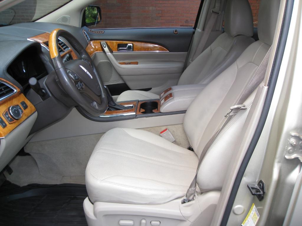 2011 Lincoln MKX Base photo 8