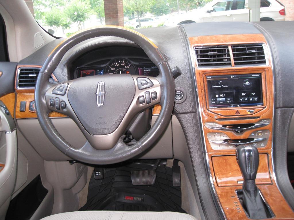 2011 Lincoln MKX Base photo 5