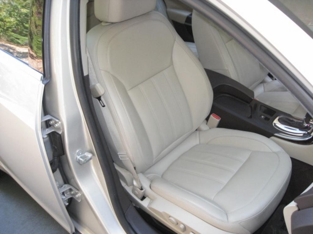 2012 Buick Regal Premium 1 photo 11